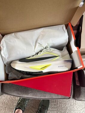 Nike Men’s Running Shoe - Light Gray & Neon Yellow